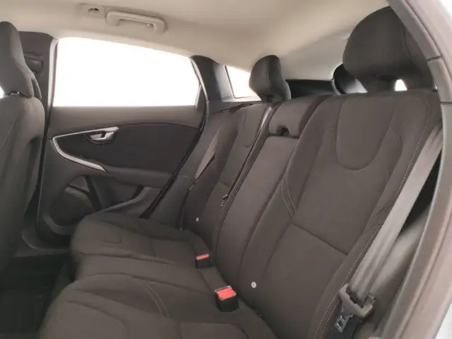 Volvo V40 view 10