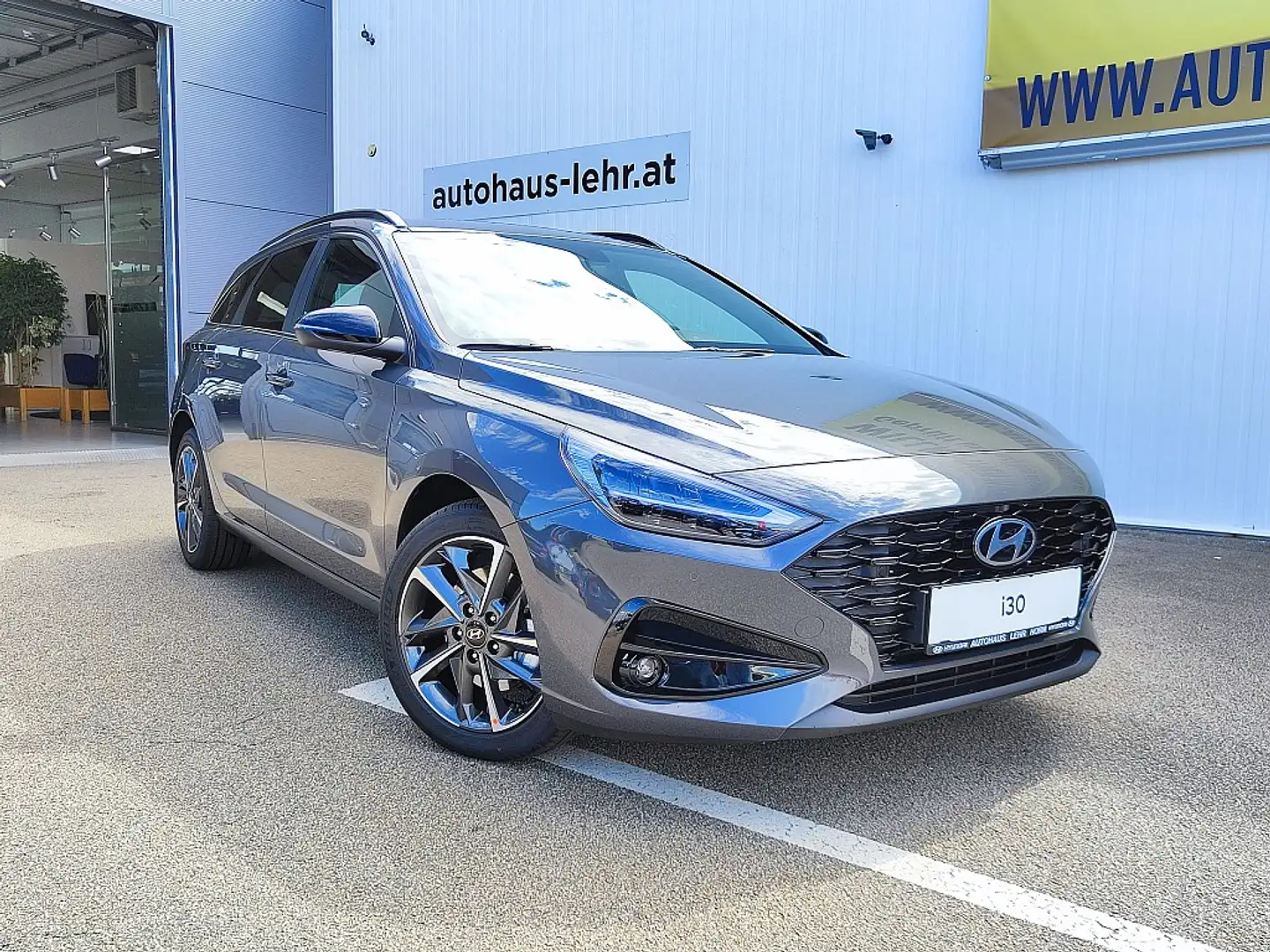 Hyundai i30 Kombi 1,5 TGDI 48V Go! Plus DCT Grau - 2