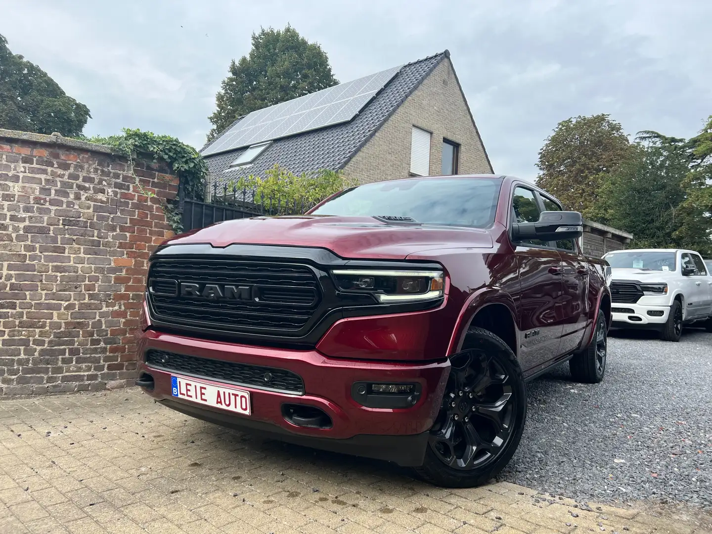 Dodge RAM Model 2023 Limited Night € 78.900 ,-excl btw Rouge - 1
