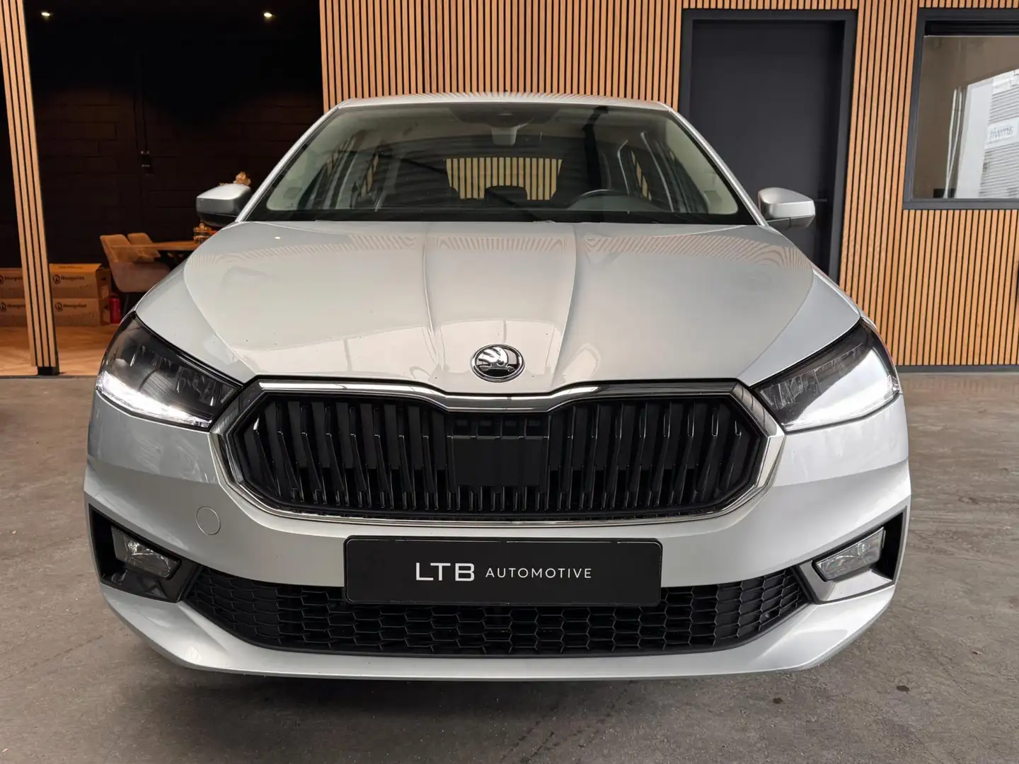 Skoda Fabia 1.0 TSI Business Edition Automaat Carplay|PDC|Airc Grau - 2