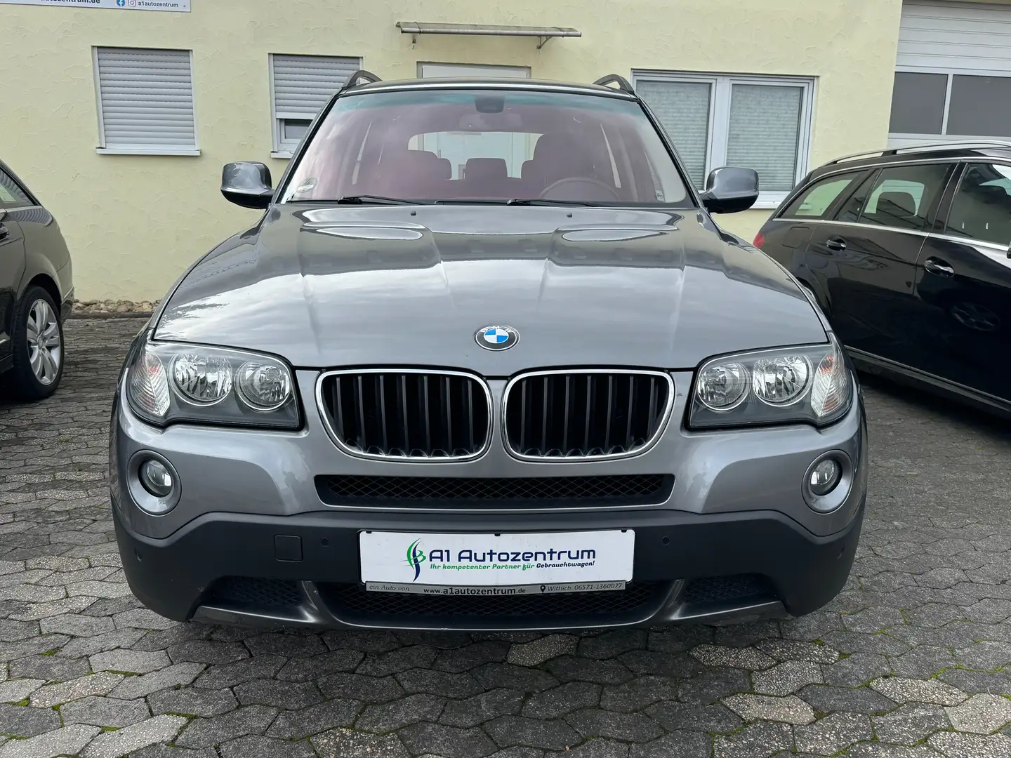 BMW X3 xDrive 20d Automatik AHK Sitzheizung Tempomat Grau - 2