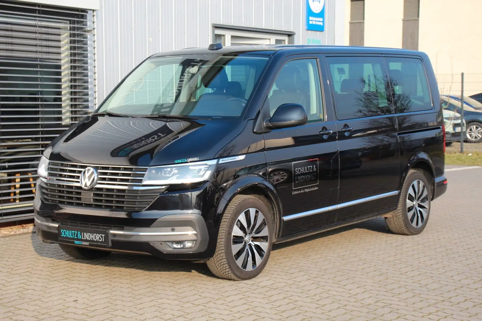 Volkswagen T6 Multivan T6.1 Multivan 2.0 TDi 4Motion DSG Schwarz - 1