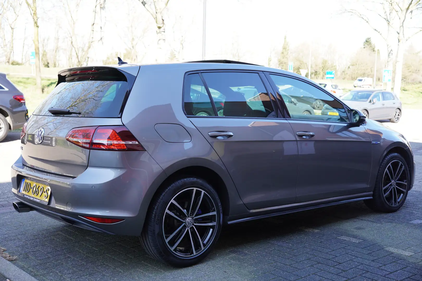 Volkswagen Golf GTE 1.4 TSI Connected Series / Panoramadak / Stoelverw Grijs - 2