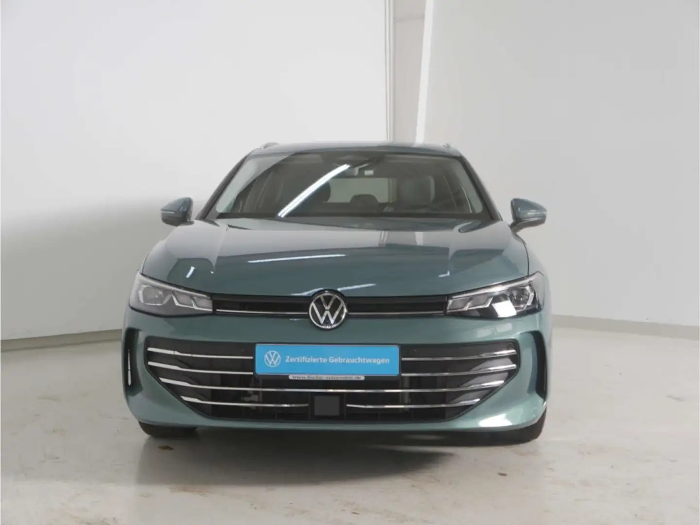 Volkswagen Passat 1.5 eTSI Business Grün - 2