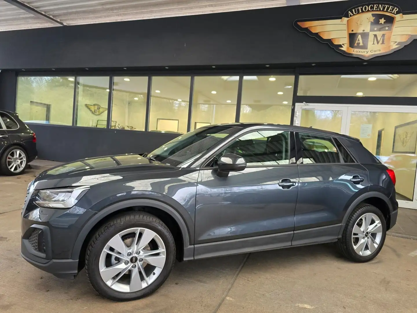 Audi Q2 35 TFSI LEDER/APS/1.Hand/18"S-Design Grau - 2