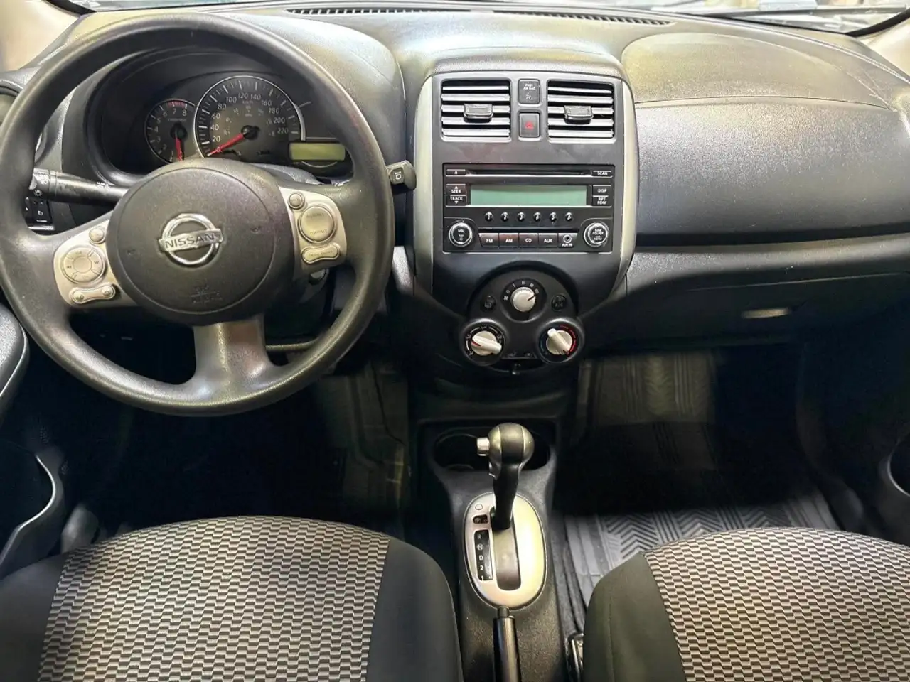 Nissan Micra снимка Nissan Micra