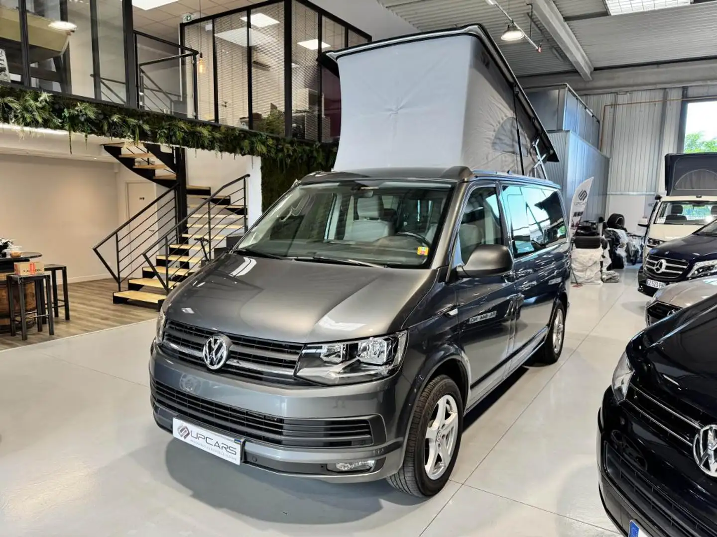 Volkswagen T6 2.0 TDI 150 BEACH Gris - 1