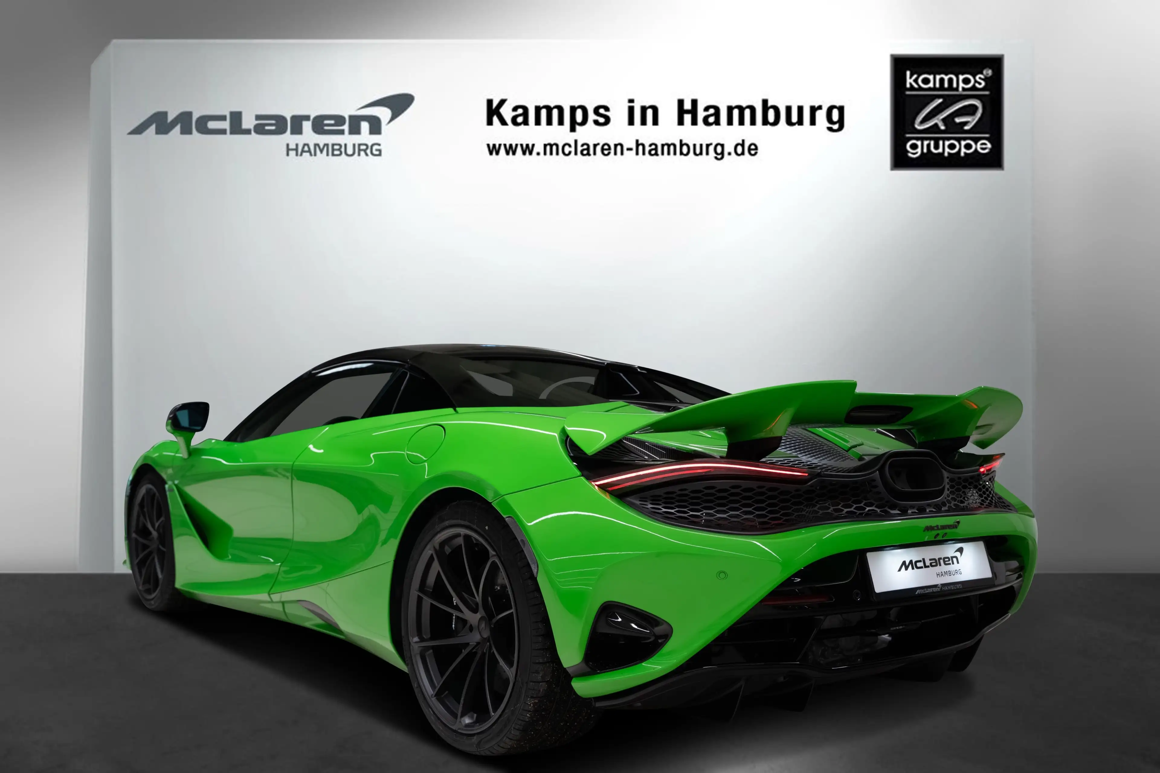 McLaren 750S Spider CF Exterior I Mantis Green I B&W — photo 3