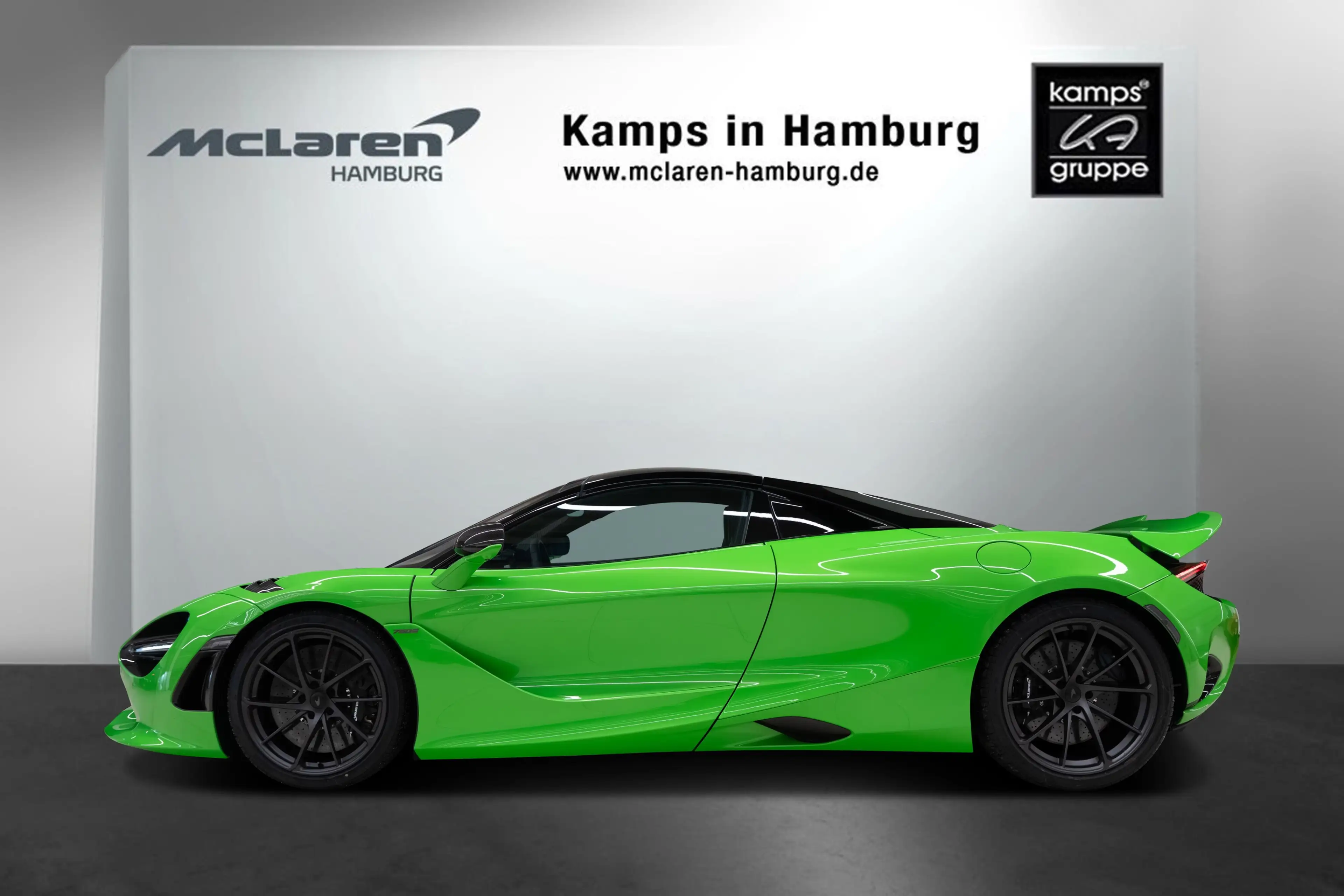McLaren 750S Spider CF Exterior I Mantis Green I B&W — photo 6