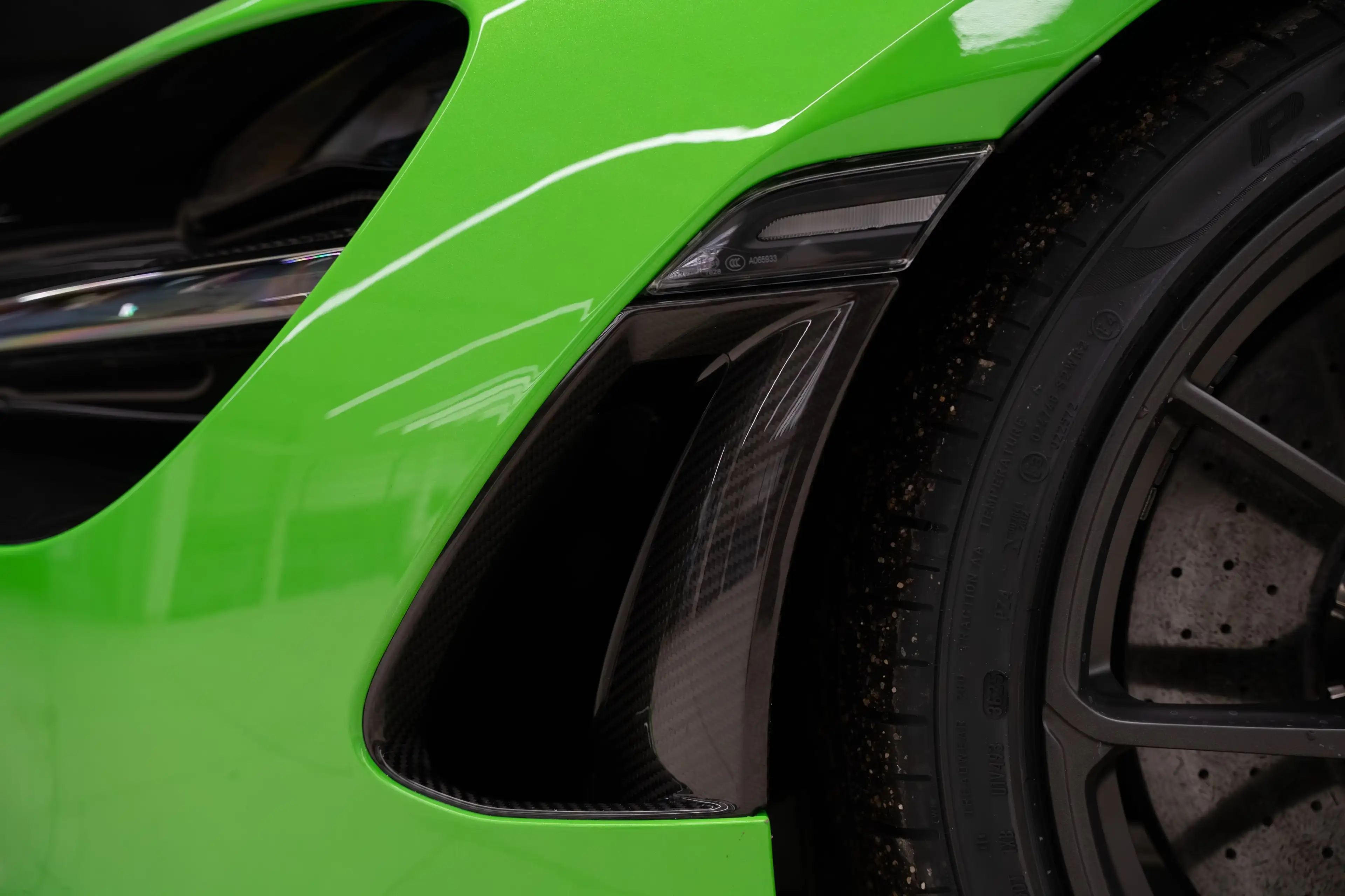 McLaren 750S Spider CF Exterior I Mantis Green I B&W — photo 10