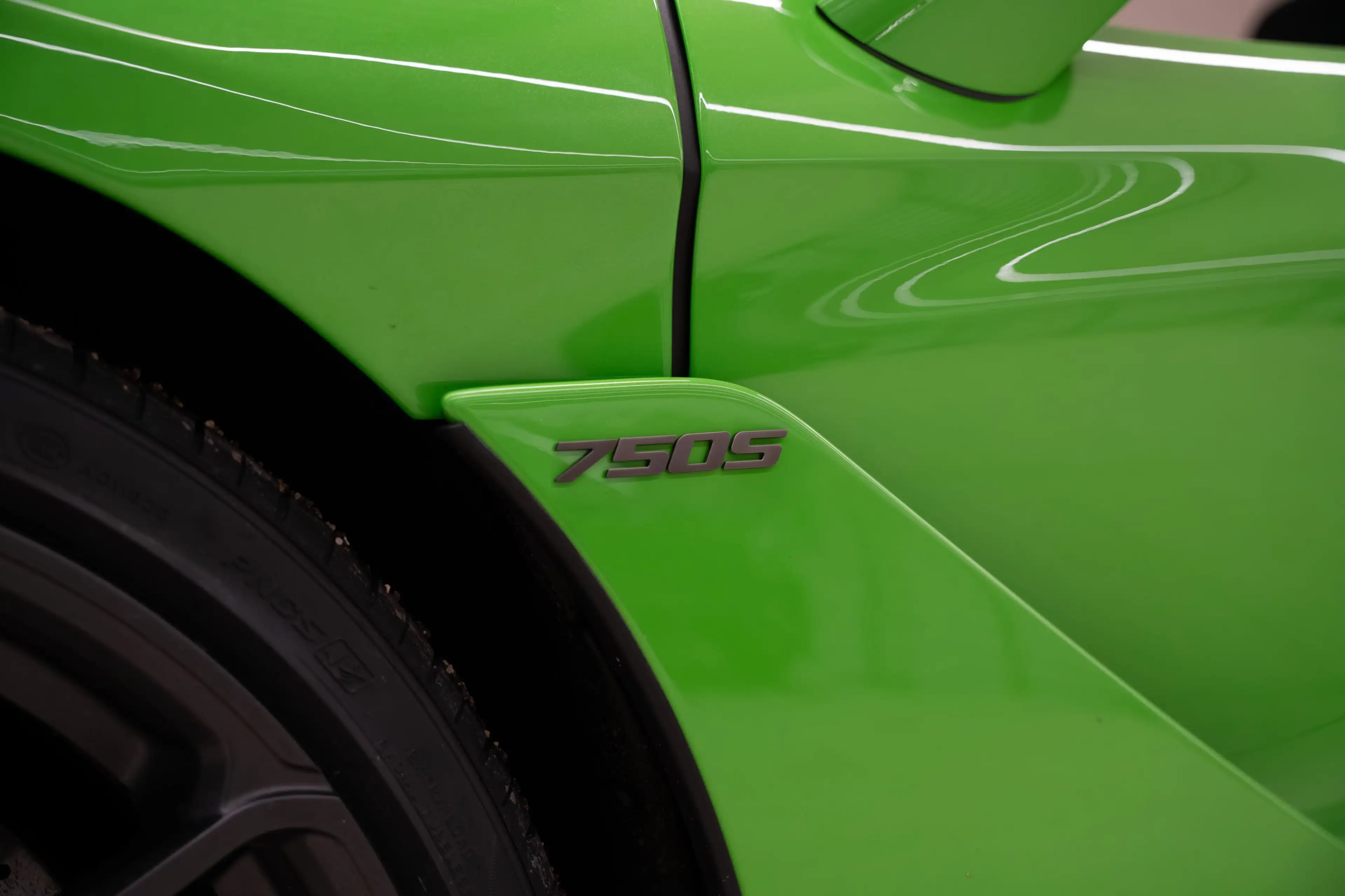 McLaren 750S Spider CF Exterior I Mantis Green I B&W — photo 15