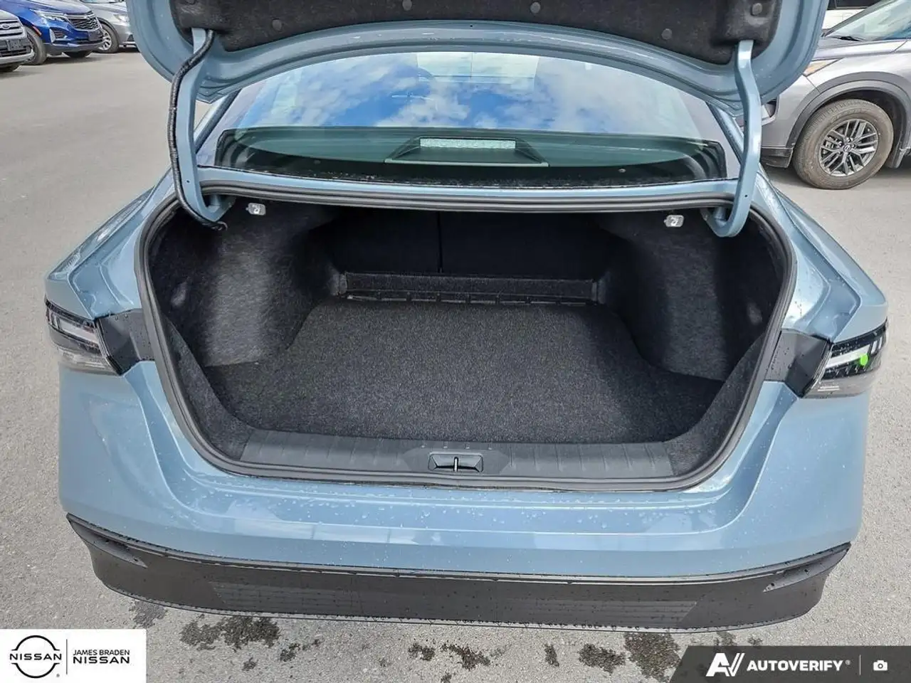 Nissan Sentra снимка Nissan Sentra