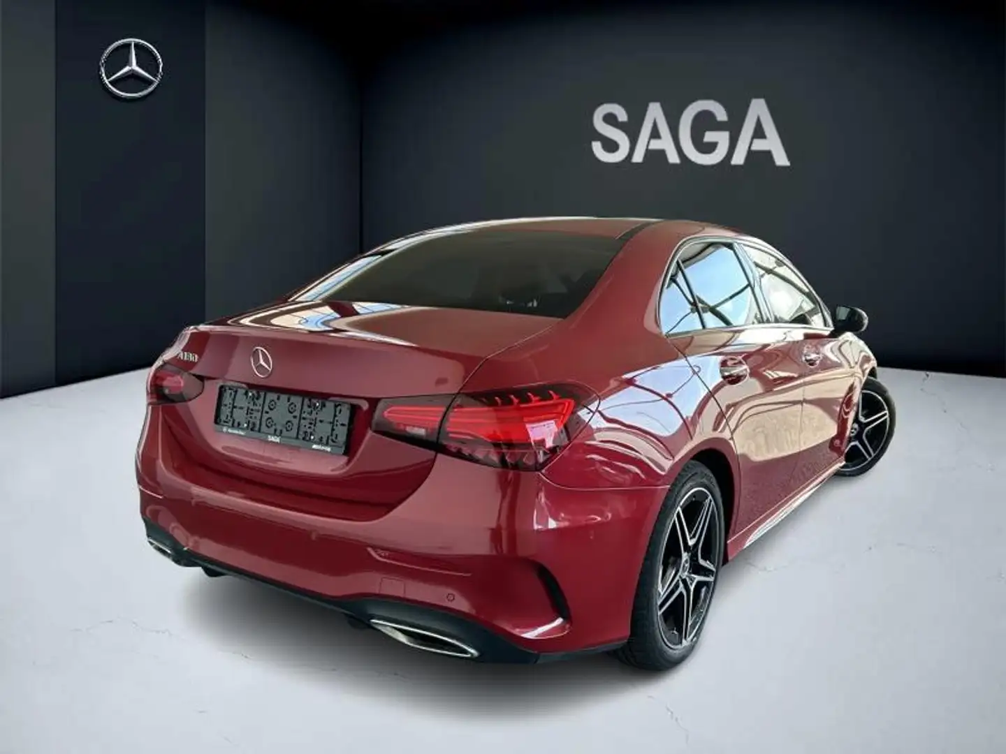 Mercedes-Benz A 180 Berline AMG Line Rouge - 2