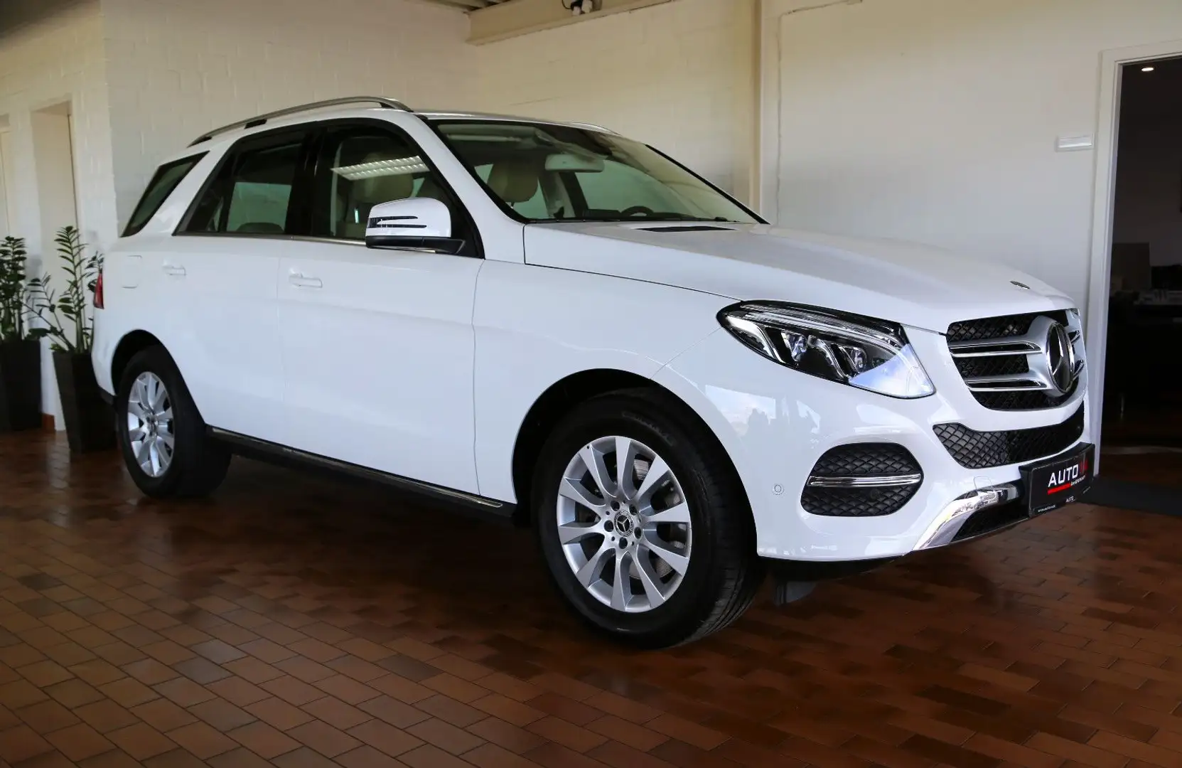 Mercedes-Benz GLE 400 4Matic 9G-T Comand LED GSD Kamera 1.Hand Wit - 2