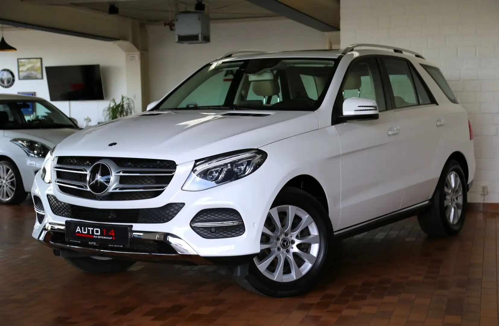 Mercedes-Benz GLE 400 4Matic 9G-T Comand LED GSD Kamera 1.Hand Wit - 1