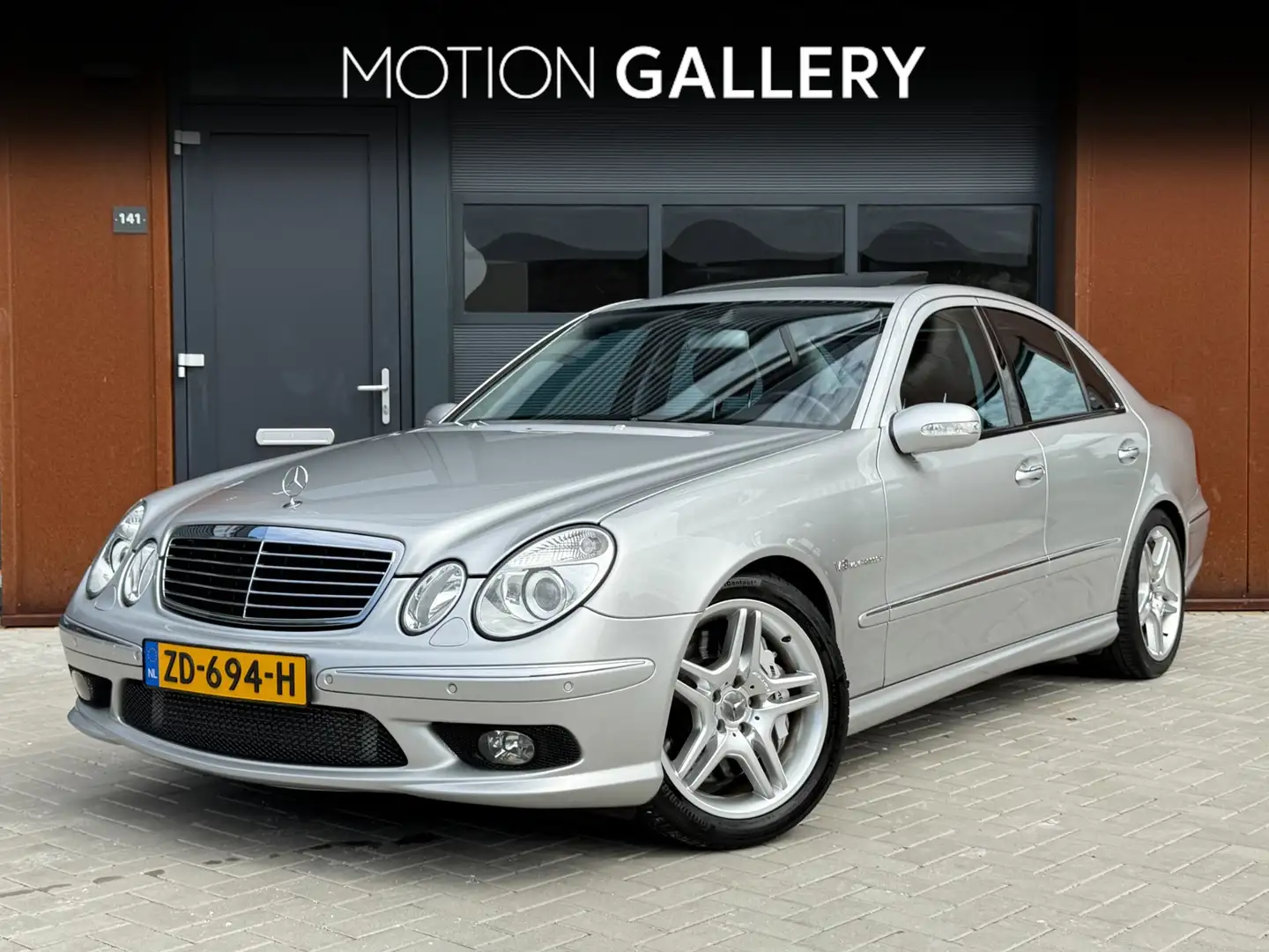Mercedes-Benz E 55 AMG | Eisenmann-uitlaat | Volleer | H&K | Alcantarahem Silber - 1