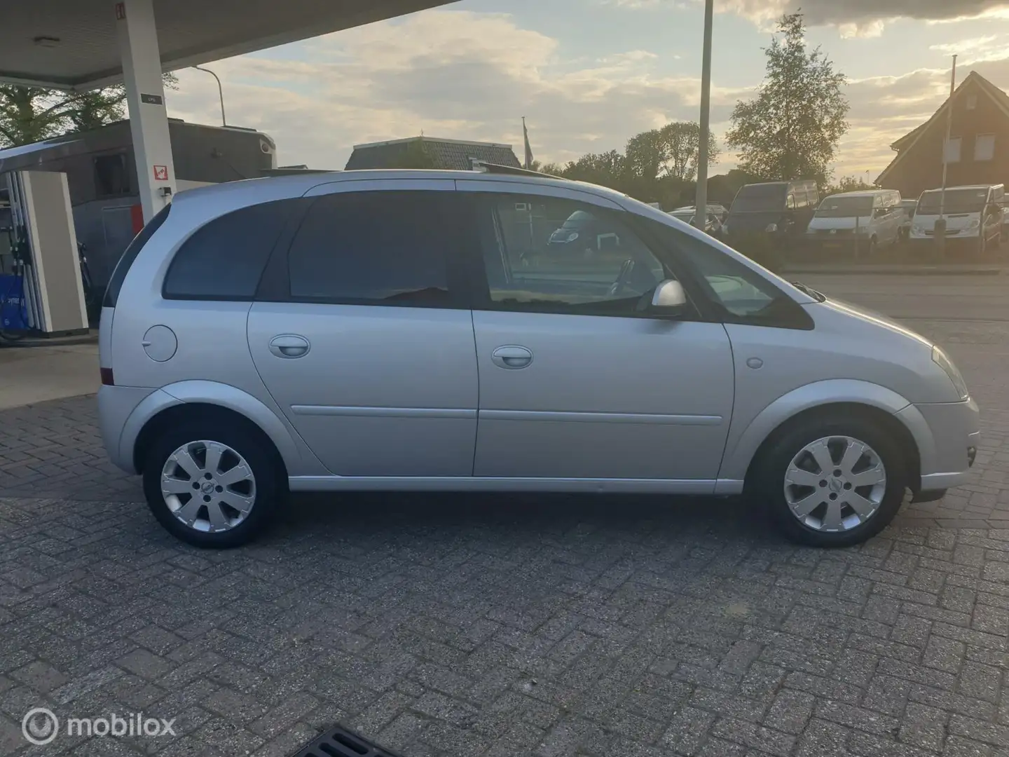 Opel Meriva 1.6-16V Temptation Grau - 2