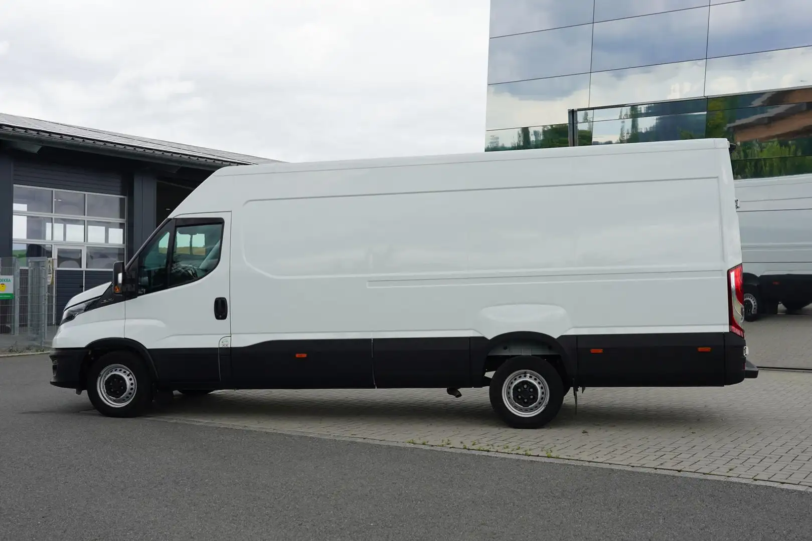 Iveco Daily 35S16V 4100L H2 2.3L 156 PS Klimaautomatik Weiß - 2