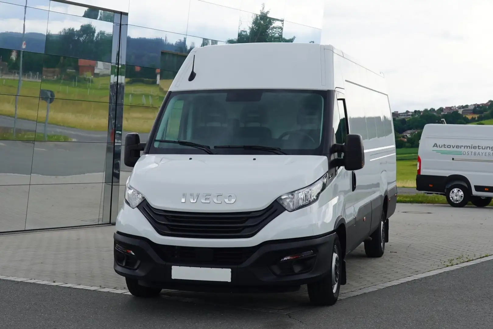 Iveco Daily 35S16V 4100L H2 2.3L 156 PS Klimaautomatik Weiß - 1