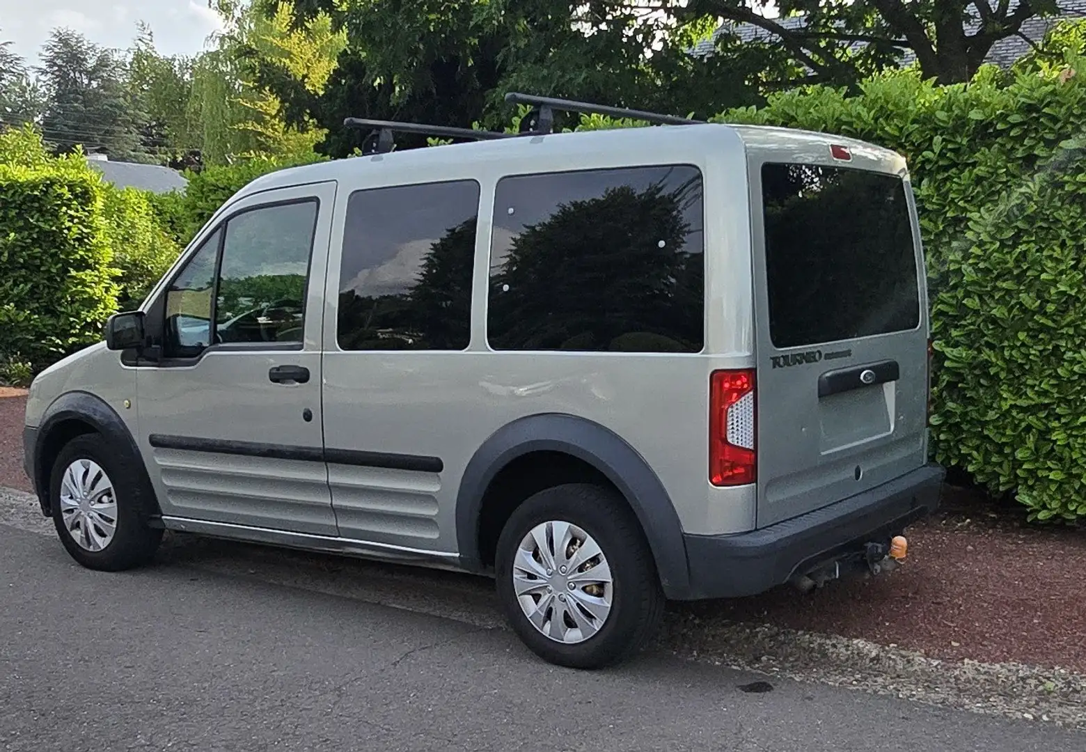 Ford Tourneo Connect 1.8 TDCi Ambiente Grijs - 1