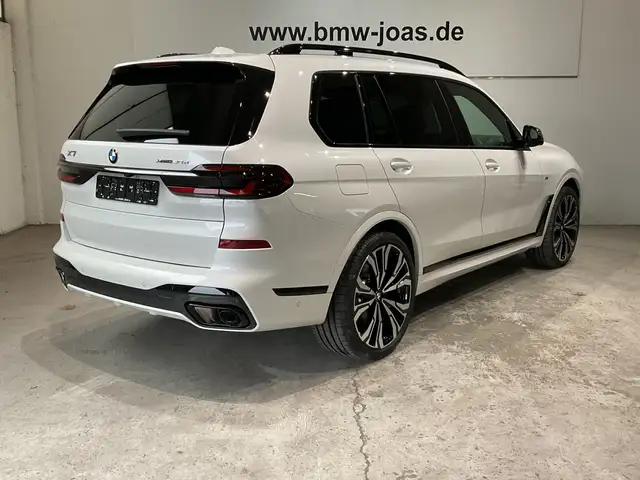 BMW X7 view 15