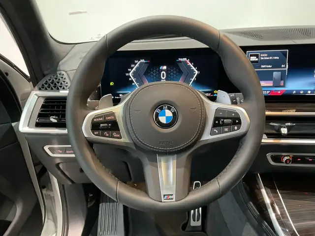 BMW X7 view 4