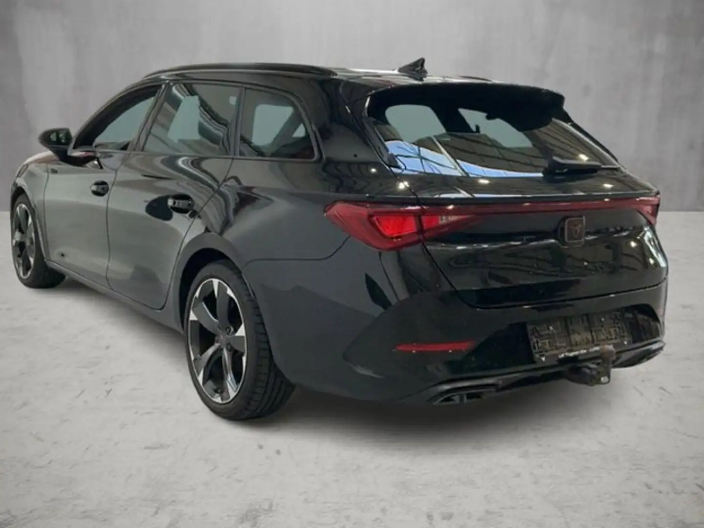 CUPRA Leon Sportstourer 1.5 eTSI*AHK*NAVI*SHZ* Zwart - 2