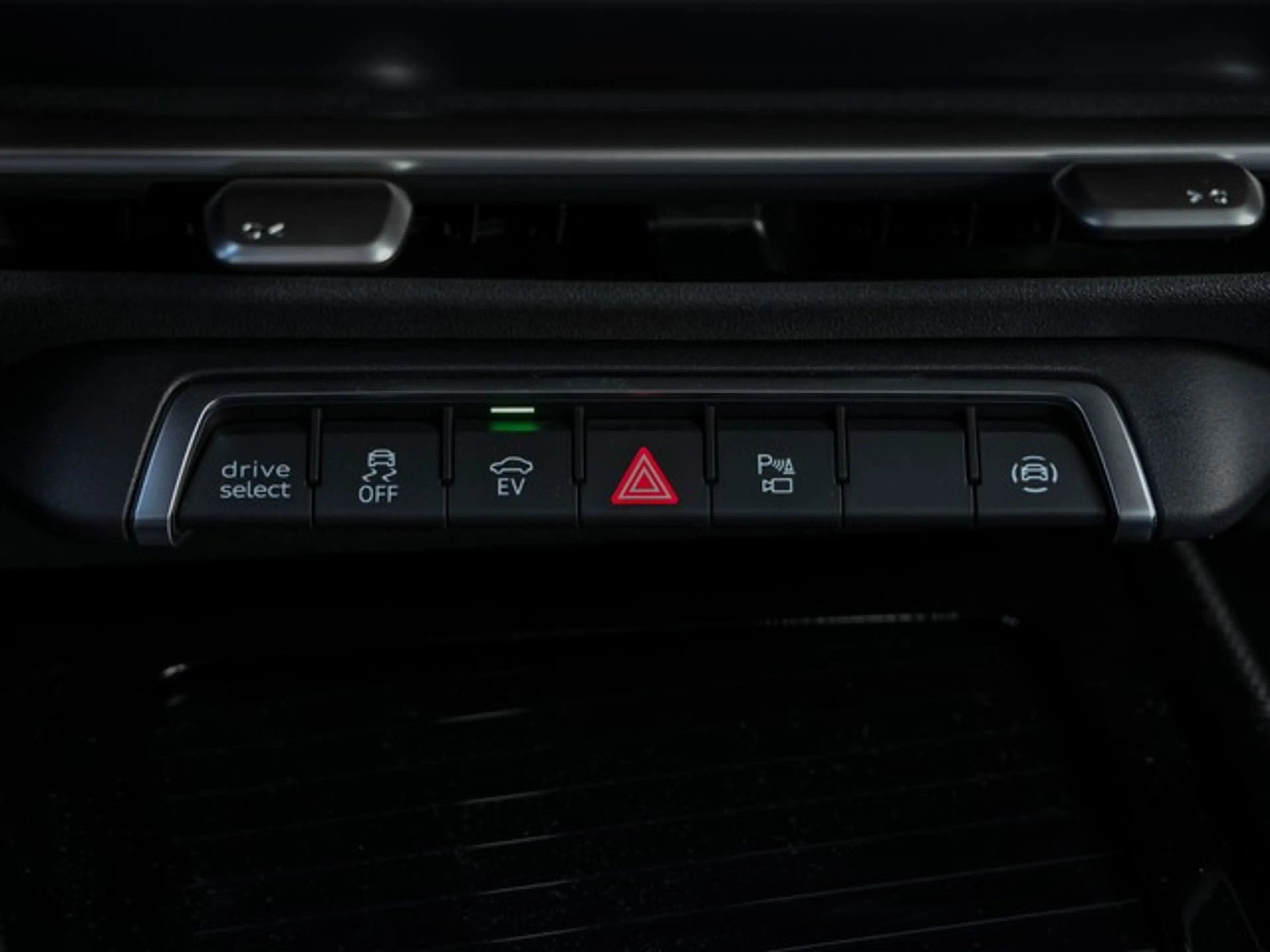 Audi Q3 e-hybrid AHK TECH PLUS LED PLUS — photo 13