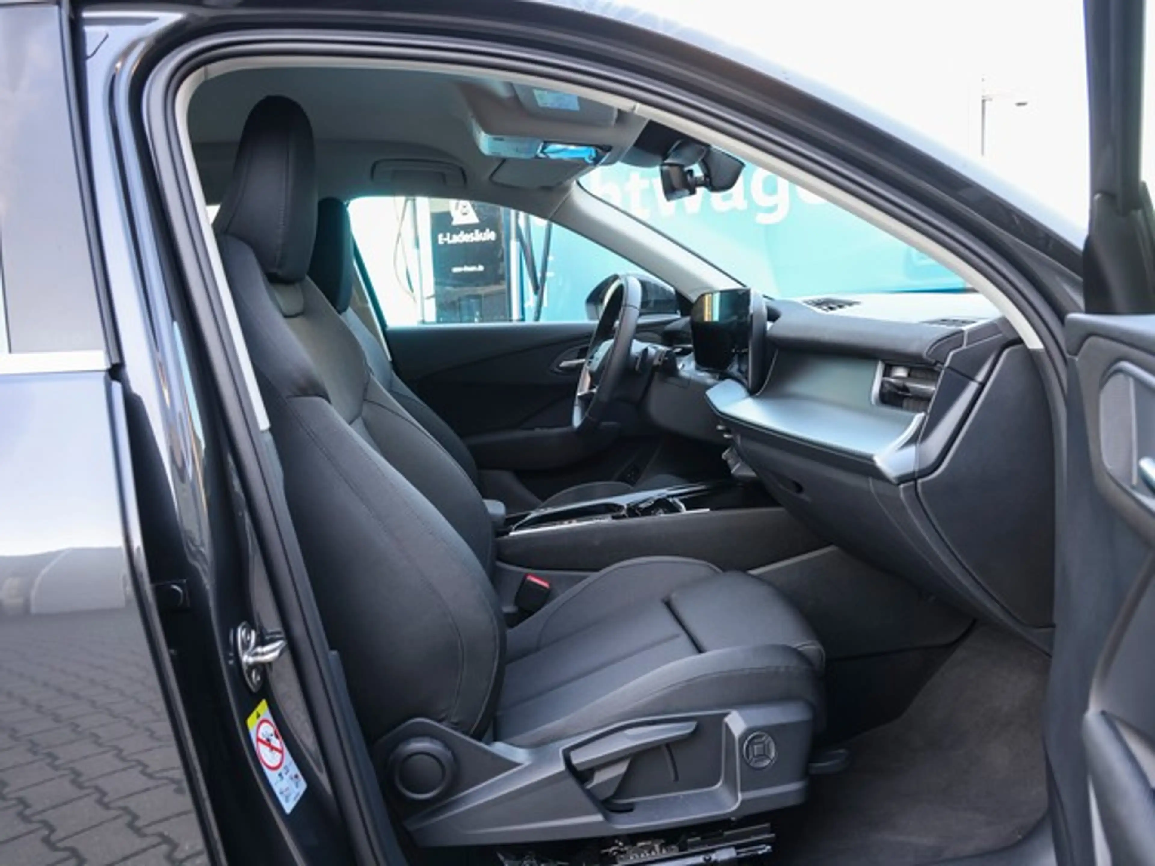 Audi Q3 e-hybrid AHK TECH PLUS LED PLUS — photo 3