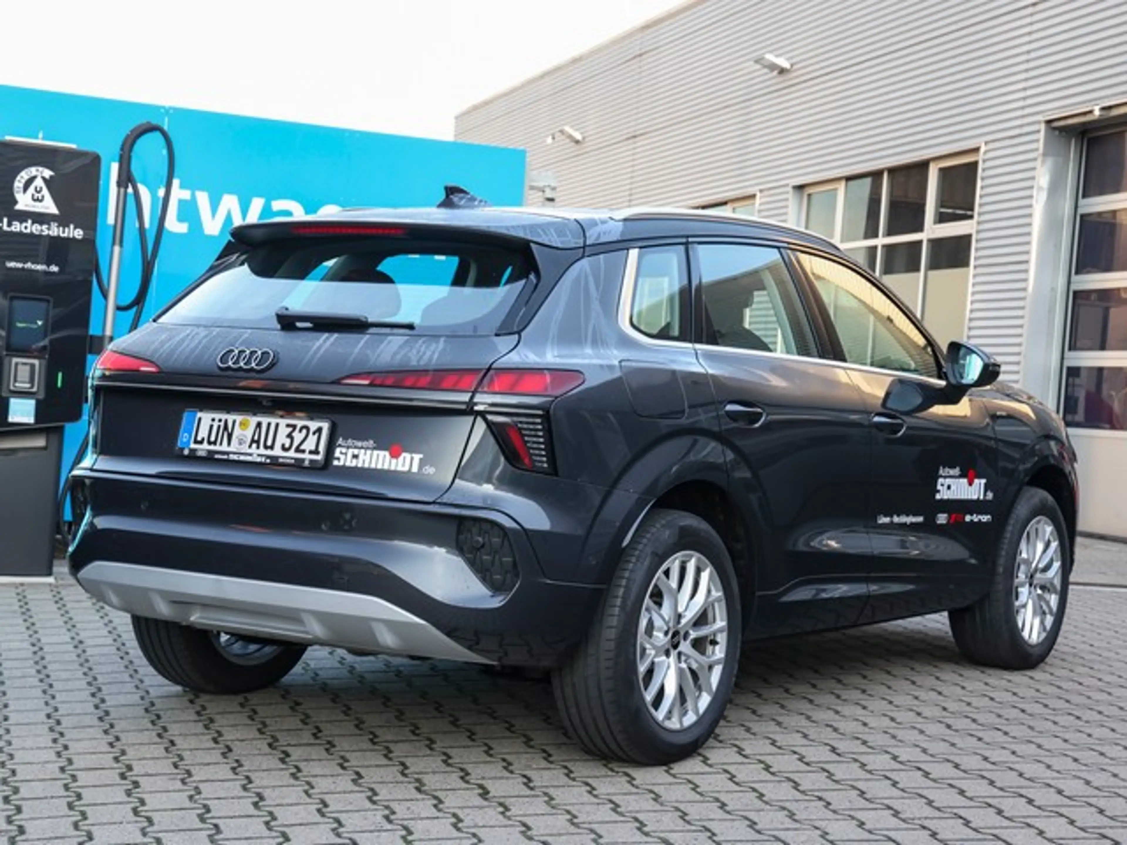 Audi Q3 e-hybrid AHK TECH PLUS LED PLUS — photo 2