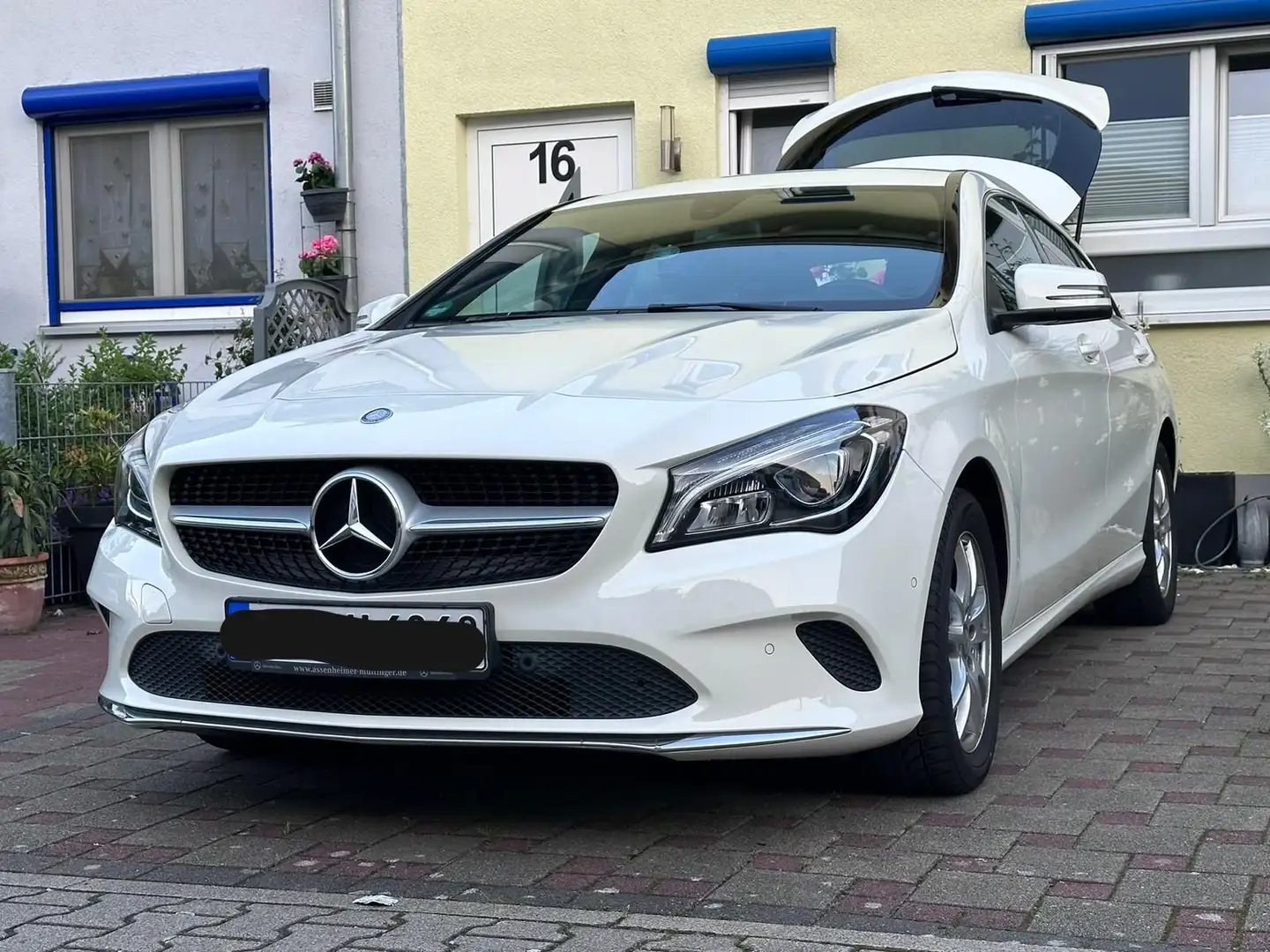 Mercedes-Benz CLA 180 CLA Shooting Brake 180 Peak Edition Weiß - 1