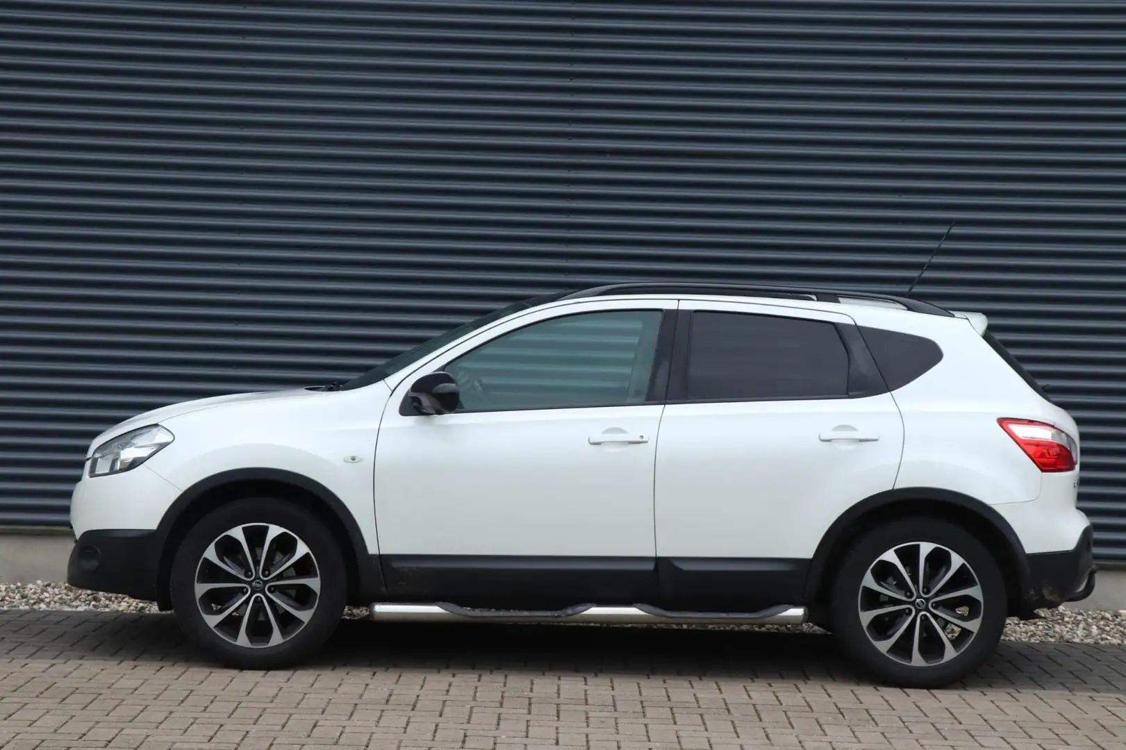Nissan Qashqai 1.6 Tech View Bílá - 2
