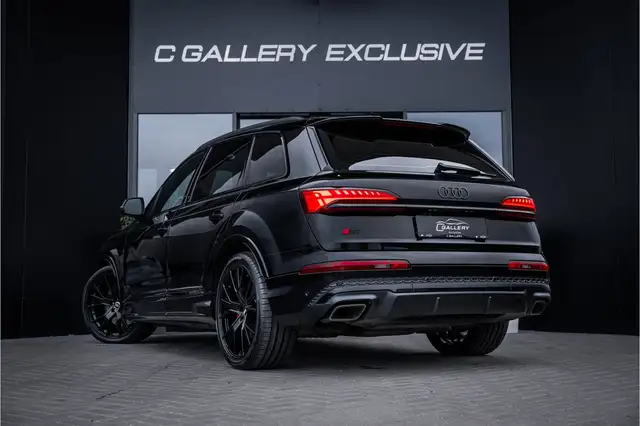 Audi Q7 view 5