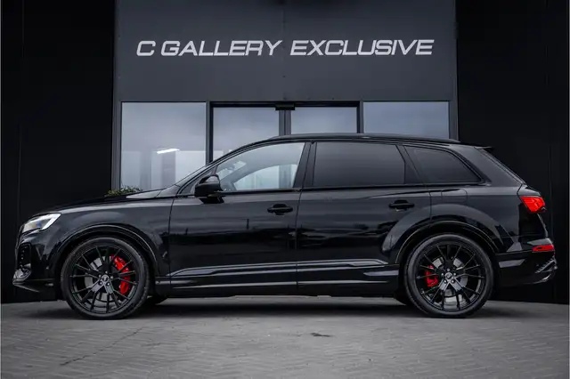 Audi Q7 view 4