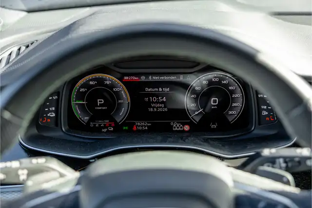 Audi Q7 view 13