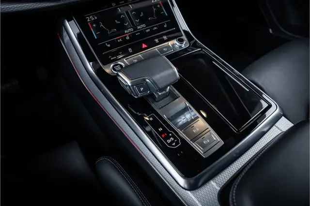Audi Q7 view 23