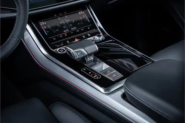 Audi Q7 view 27