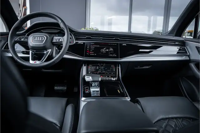 Audi Q7 view 26
