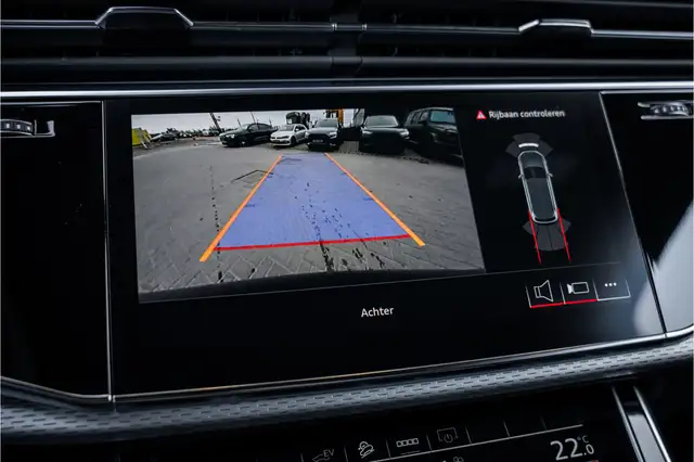 Audi Q7 view 14