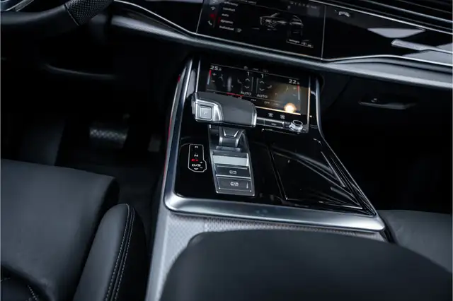 Audi Q7 view 24