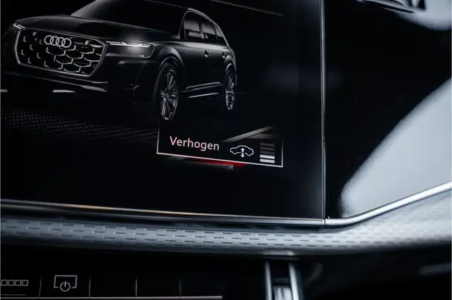 Audi Q7 view 16
