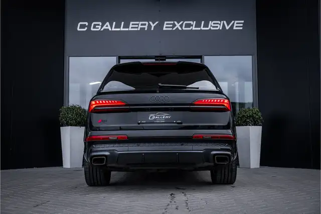 Audi Q7 view 6