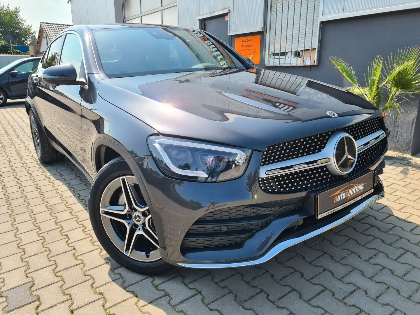Mercedes-Benz GLC 300 e Cpe 2x AMG*Massage*Airmtc*ACC*Memo*AHK Grau - 2