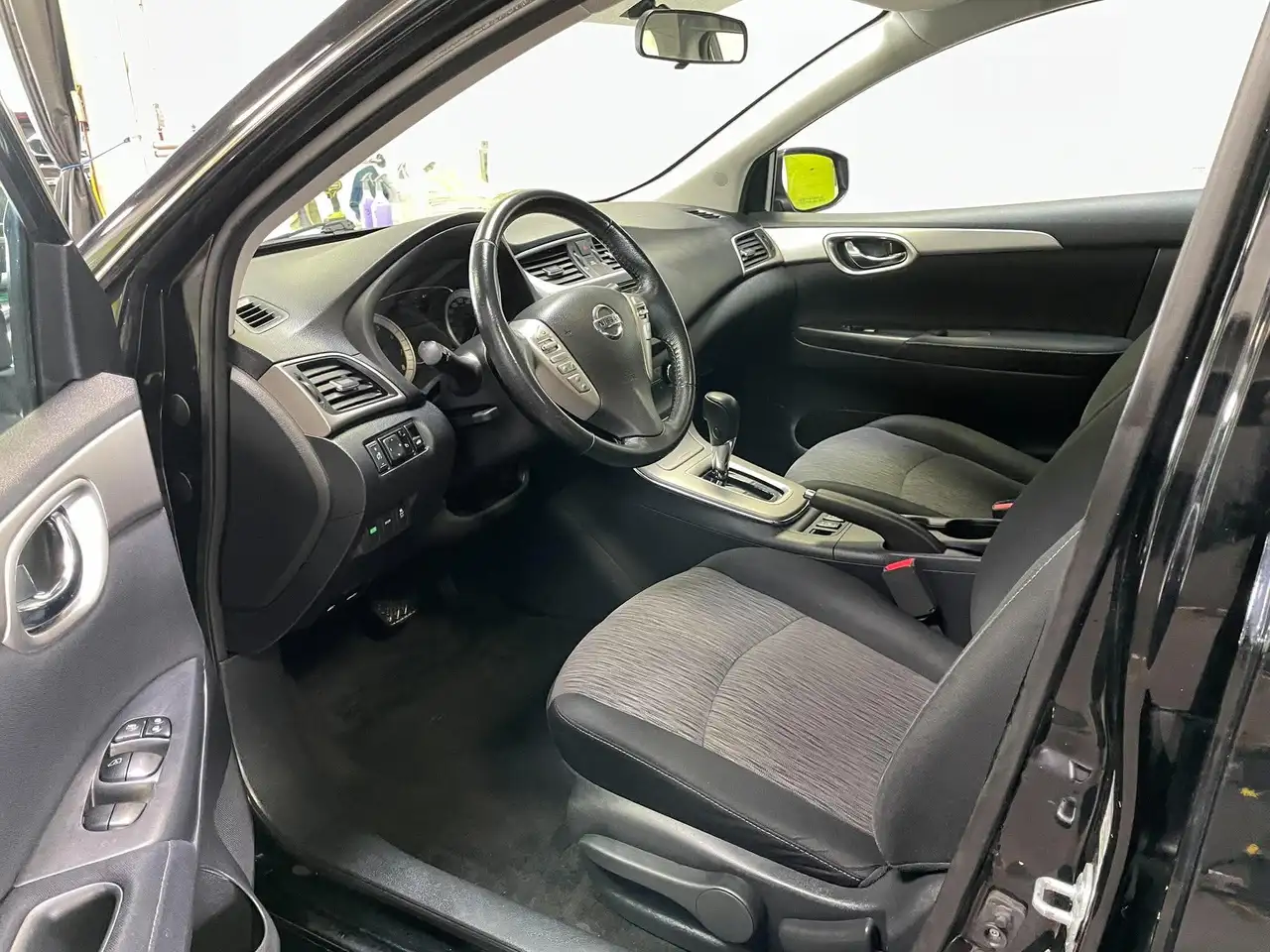 Nissan Sentra снимка Nissan Sentra