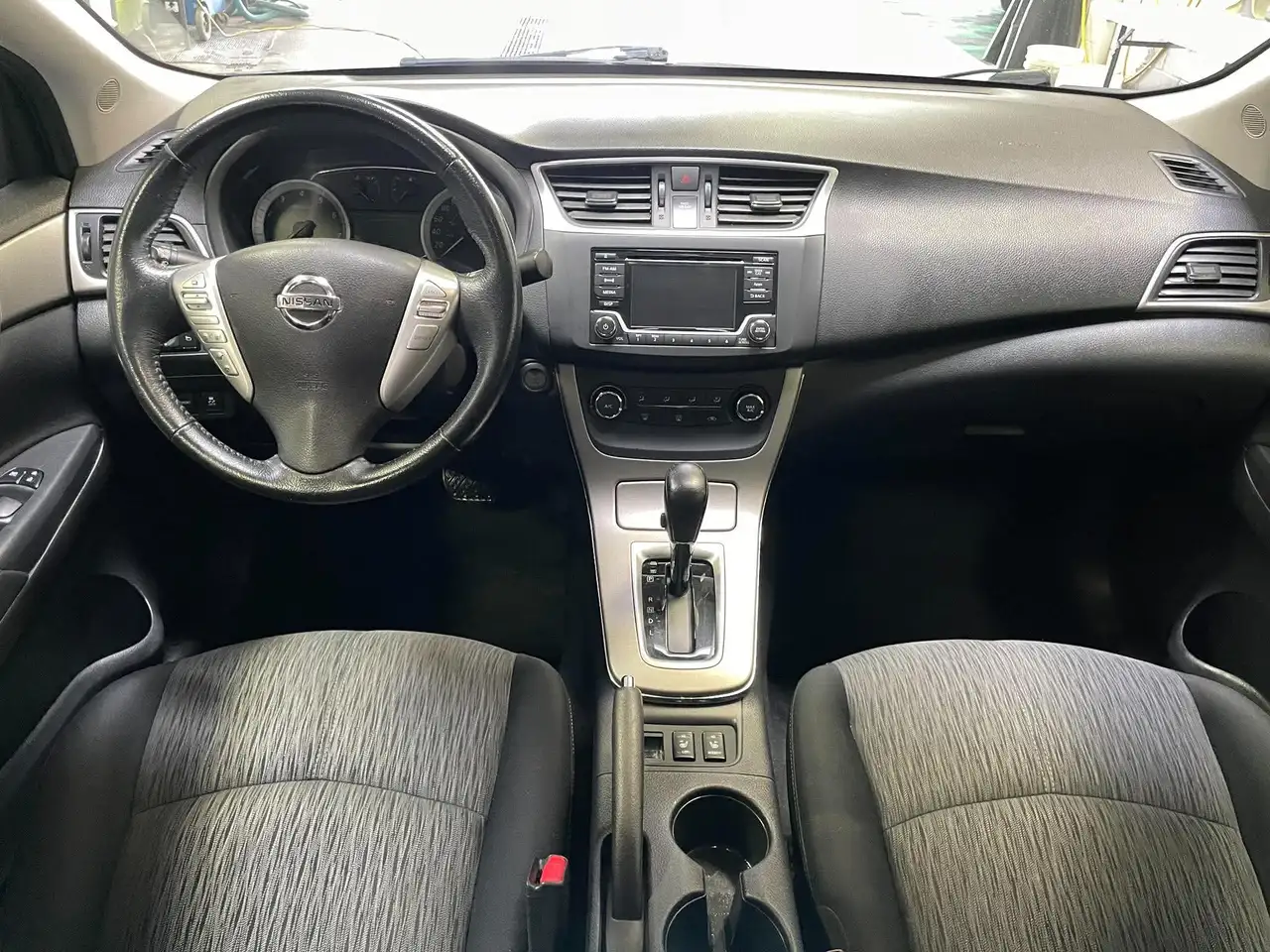 Nissan Sentra снимка Nissan Sentra
