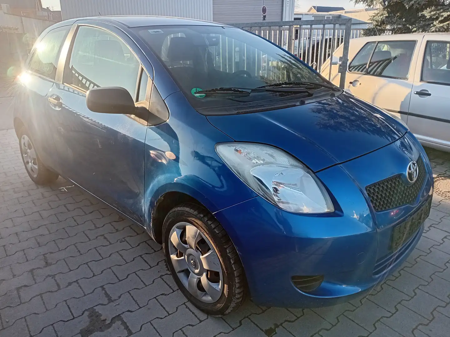 Toyota Yaris 1.0 HU & AU Neu! Blau - 2