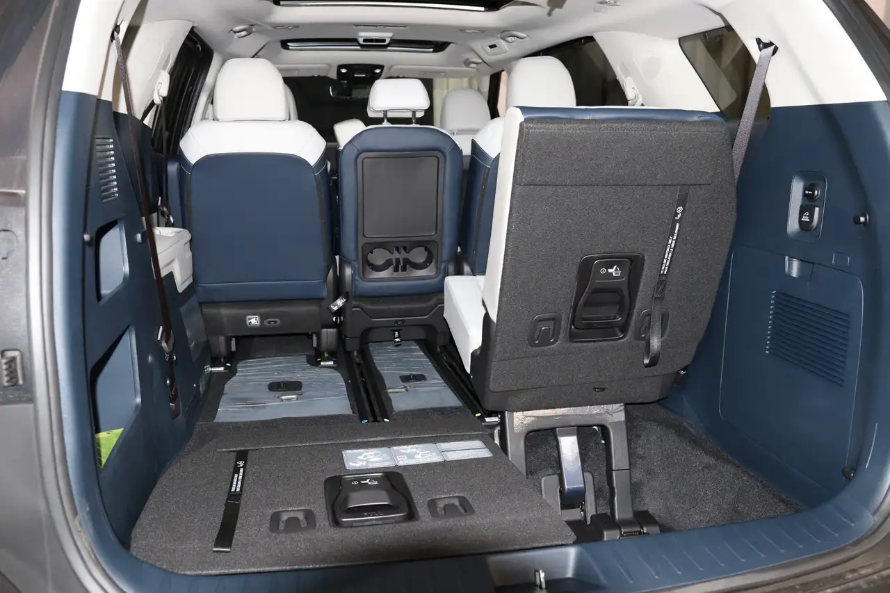 Kia Carnival снимка Kia Carnival