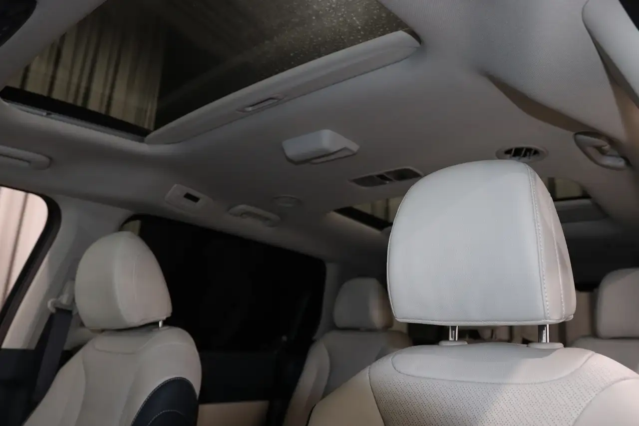 Kia Carnival снимка Kia Carnival