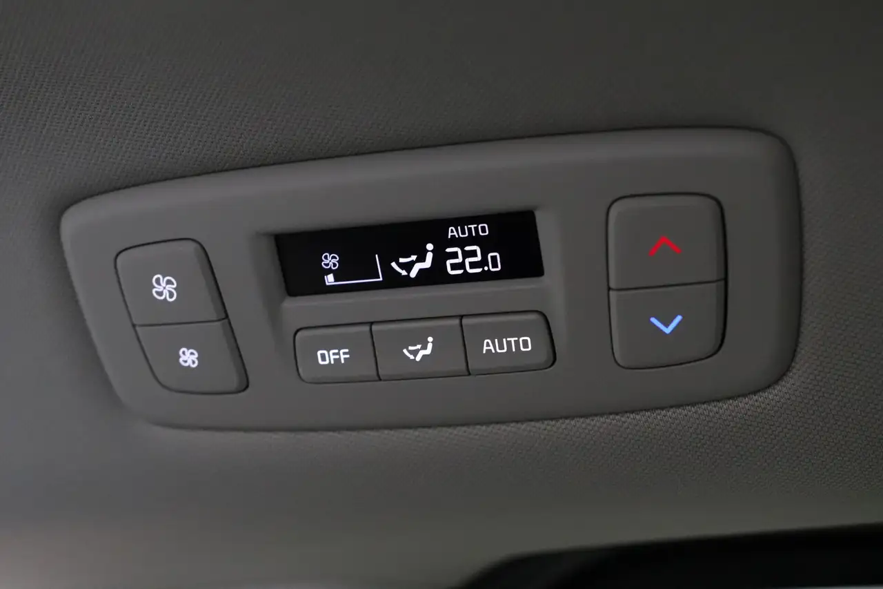 Kia Carnival снимка Kia Carnival