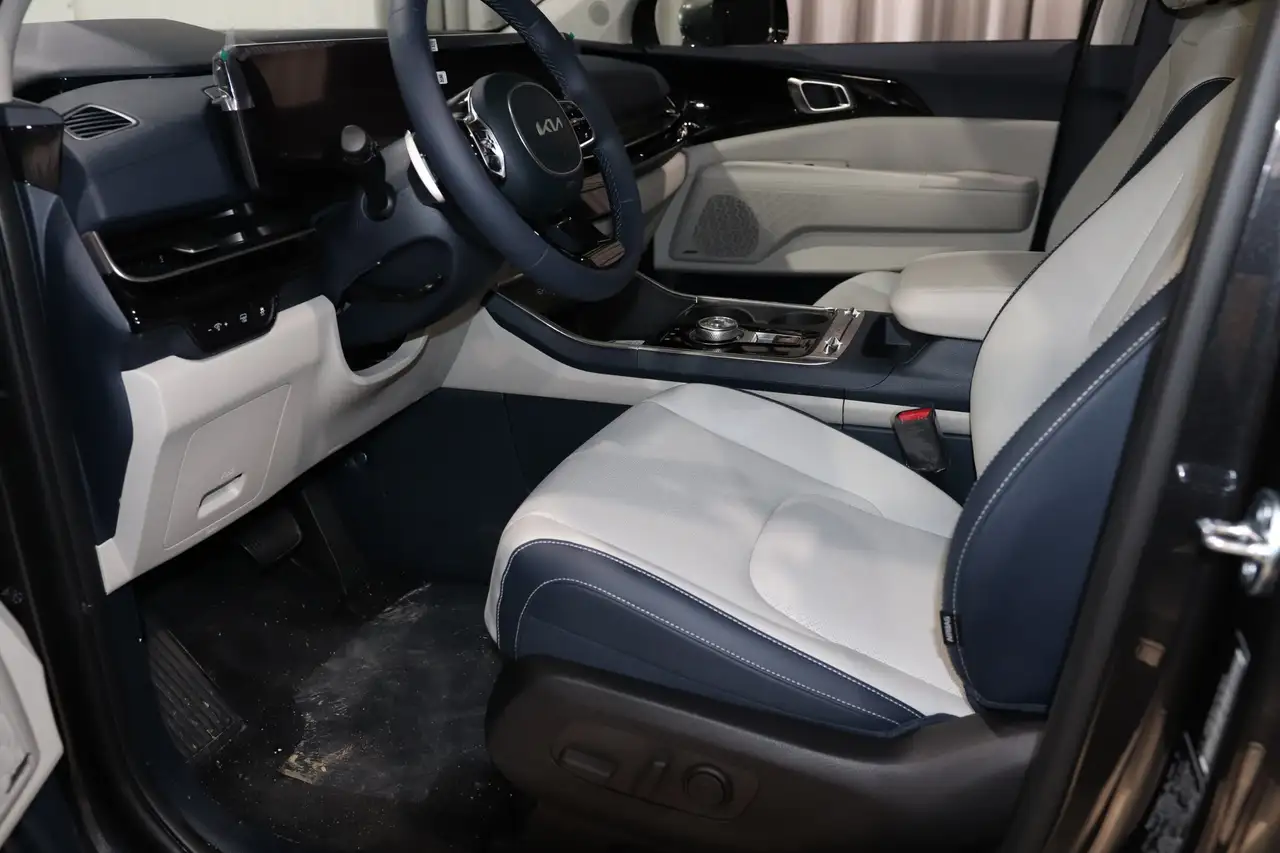 Kia Carnival снимка Kia Carnival